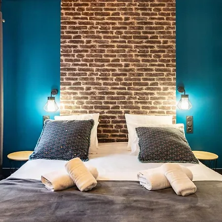 D'hotes Chez Dom Bed & Breakfast
