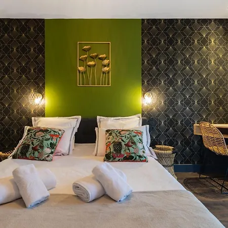 D'hotes Chez Dom Bed & Breakfast 3*