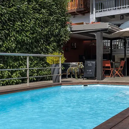 D'hotes Chez Dom Bed & Breakfast 4*